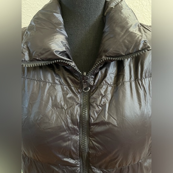 Black soft puffy winter vest medium NWOT - Picture 2 of 2